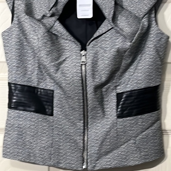 Bebe Alina Tweed Bow Front Vest. Size-0. New with Tags. - Picture 3 of 6